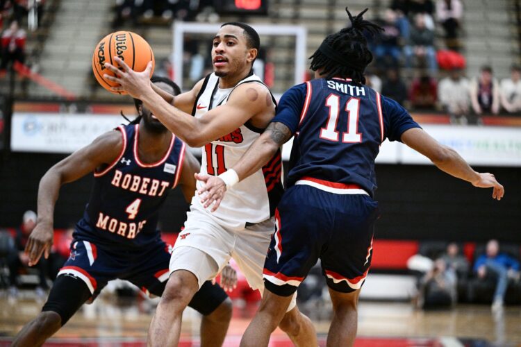 Robert Morris’ game-winning layup in final seconds hands YSU a crushing 72-70 defeat